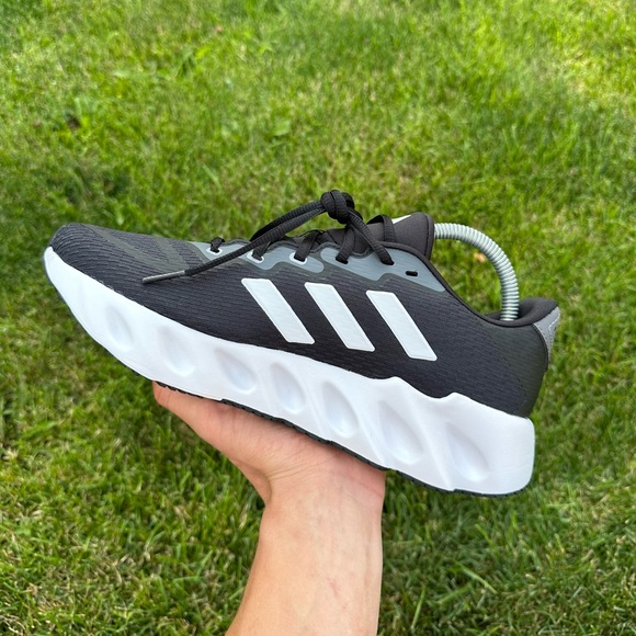 Women’s running shoes Adidas Switch FWD Brand new Black size 8 - Picture 4 of 6
